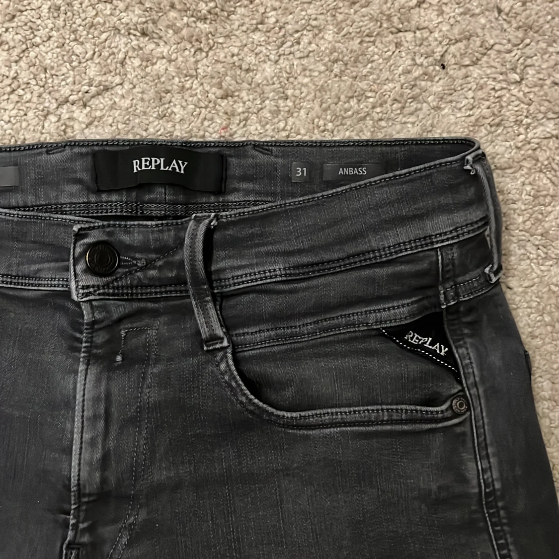Svarta Replay jeans model anbass - 91