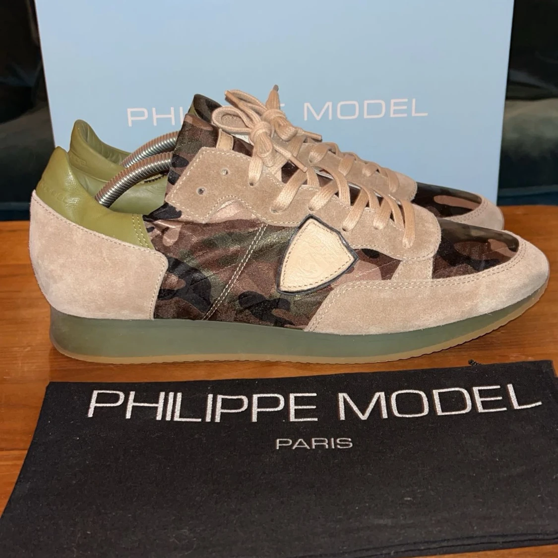 Camouflage trainers från Philippe Model