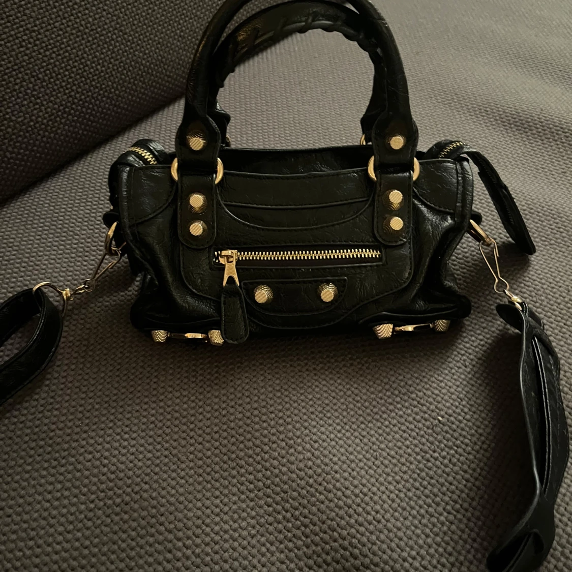 Svart axelväska med dragkedja - 90