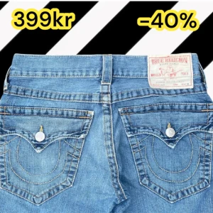 True religion bootcut jeans joey💙 - • storlek w29 • Mått: Längd: 106cm Innerbenslängd: 82cm midjebredd: 39cm  lårbredd: 28cm  Benöppning: 24.5cm • allmänt fint skick. Vid frågor, meddela här! 💙  (Nr17)