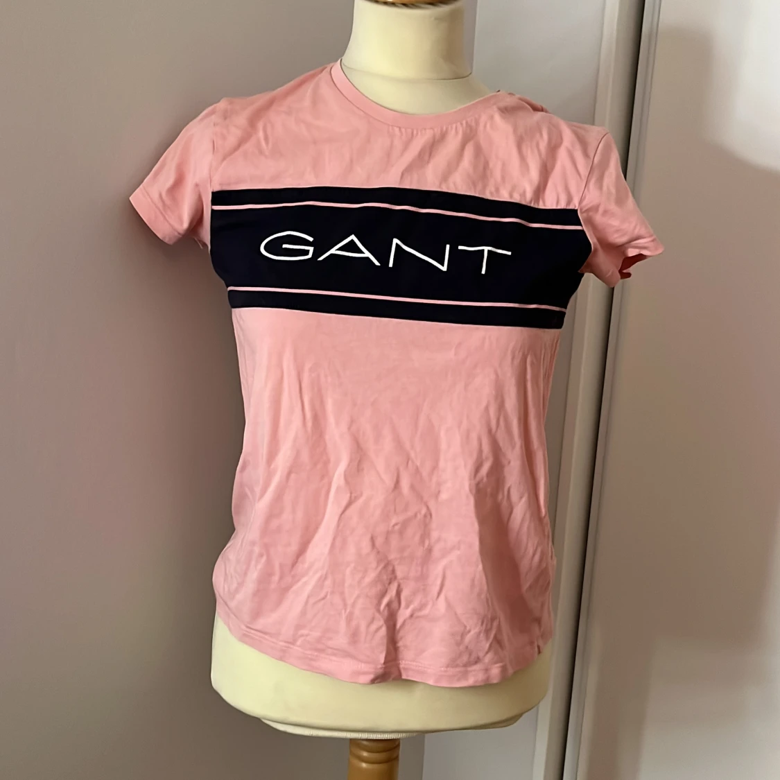 Rosa t-shirt från GANT