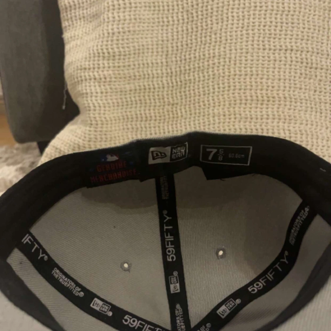 Svart och grå keps från New Era (7” 5/8) - 90