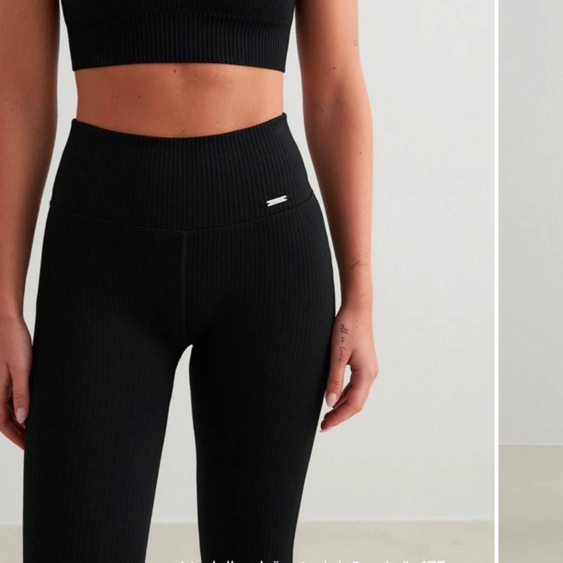 Svarta ribbade byxor - 91