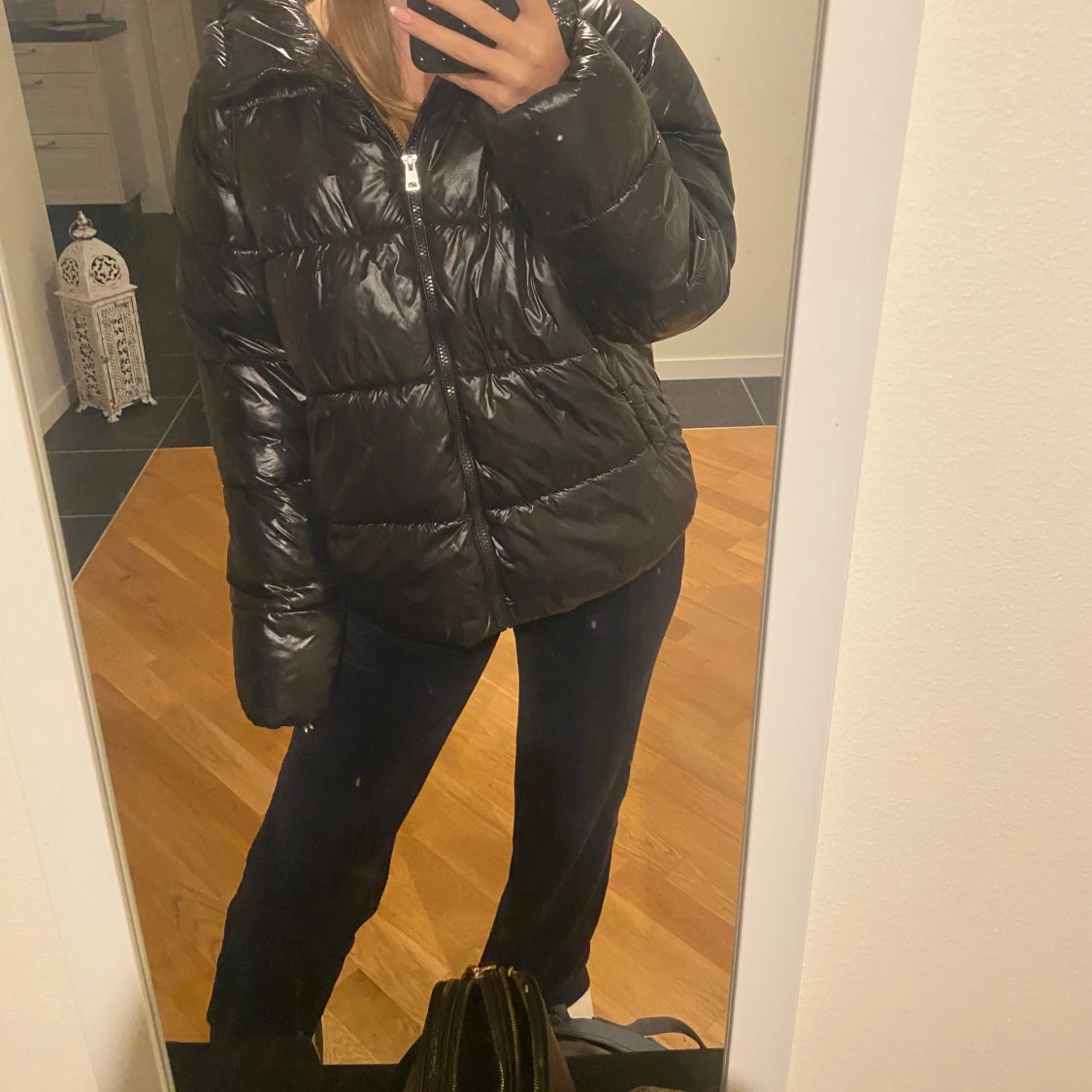 Svart pufferjacka med huva - 90