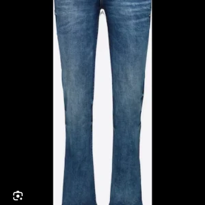 LTB jeans - Säljer mina LTB jeans i modellen valerie då dom är för långa. Dom är i storleken 24/26. Kom gärna med pris förslag💕