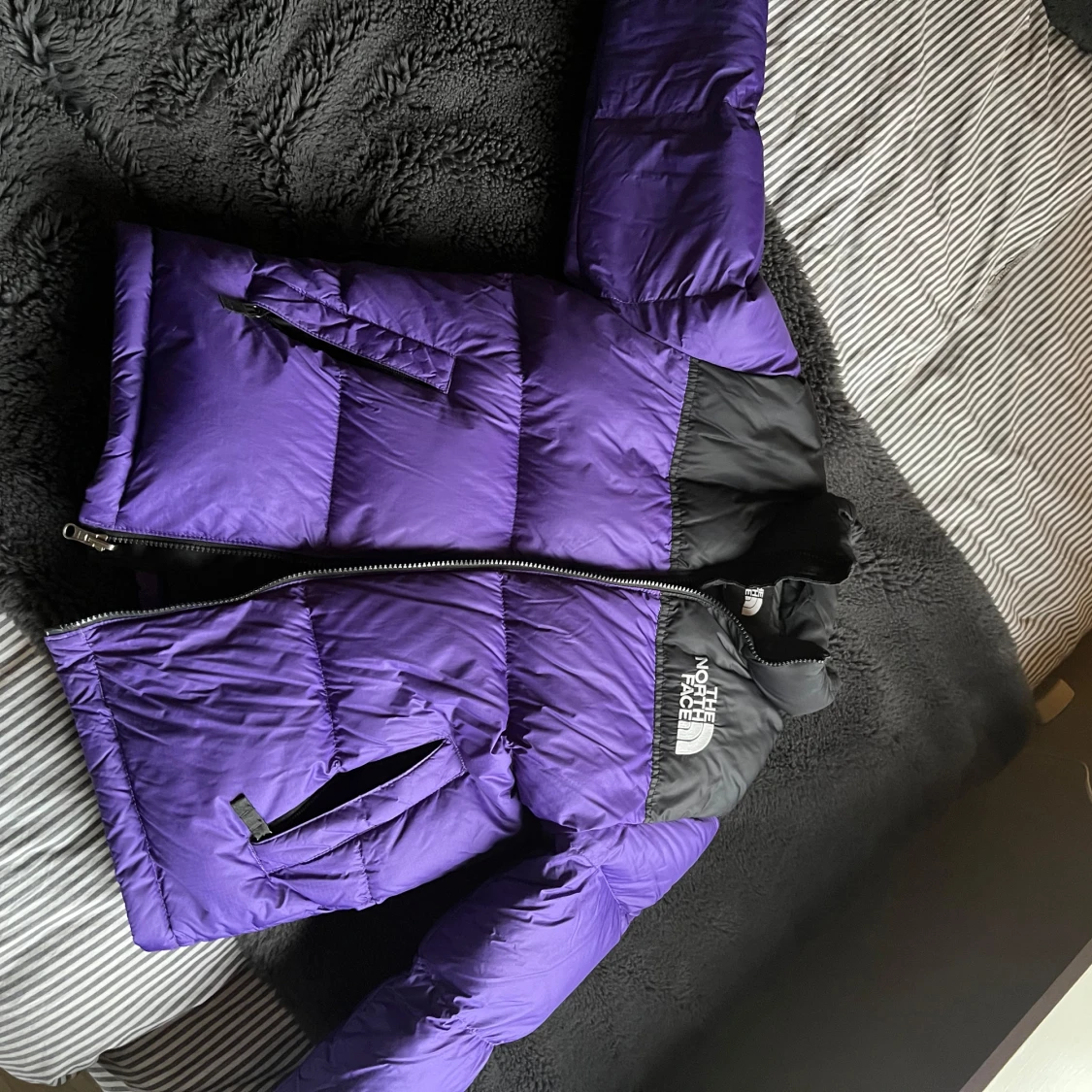 Lila pufferjacka från The North Face - 90