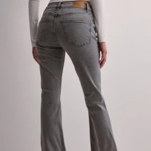 Gråa bootcut jeans - Lite för korta för mig, 177cm så aldrig använda 