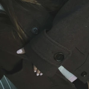 Kappa Kappahl😻🐆⭐️ - Säljer en jättefin kappa från Kappahl.❤️köpte den  på Plick för ett tag sen då den va för stor säljer jag nu den vidare😻🐆⭐️💕