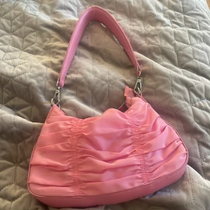 Söt rosa väska  - Har aldrig använda 