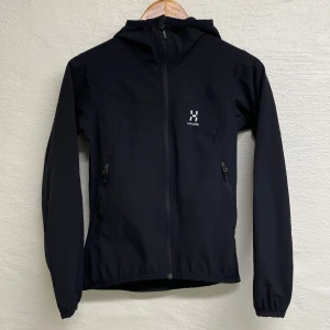 Haglöfs jacka - Svart Haglöfs jacka i storlek XS.