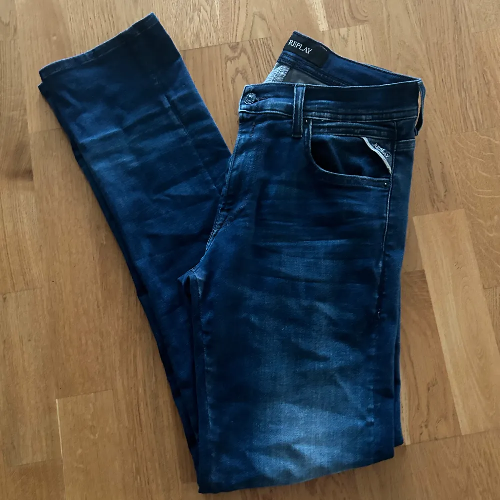 Ett par replay jeans i grymt skick. Har använts i 5 månader och är storlek 29.. Jeans & Byxor.