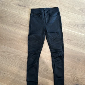 Skinnbyxor skinny - Skinnbyxor skinny. Storlek s, längd 30.