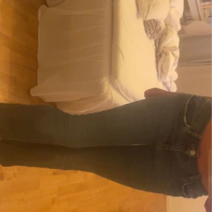 Ginatricor lågmidjade bootcut jeans - Låg midjade bootcut jeans från Gina❤️ i nyskick storlek 34