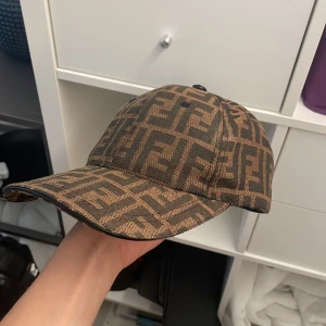 Fendi keps - Ny