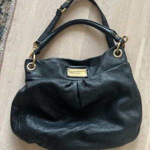 Marc Jacobs väska  - Säljer nu min Marc Jacobs väska då den inte längre kommer till användning. Superbra skick! 