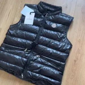 Helt ny moncler gui väst, storlek M