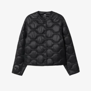 Jacka mango - Perfekt jacka nu till hösten. Från mango och är i nyskick. Nypris 600kr.