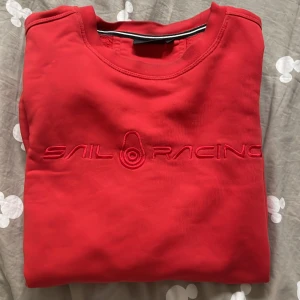 sail race tjocktröja  - storlek S.  den har en liten vit fläck som inte syns.  köpt från loppis, har inte haft på mig den 