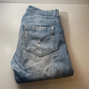 Dondup jeans - Tja! Säljer dessa riktigt snygga Dondup jeans i storlek 35 som passar dig som är runt 185-190