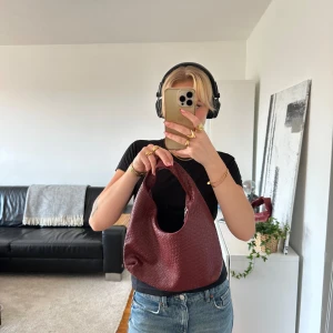 Röd väska från SHEIN  - Röd väska från SHEIN. Aldrig använt 