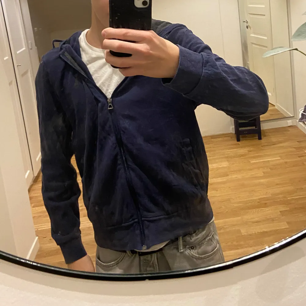 Polo Ralph lauren zip i storlek S (170) i bra skick. Priset kan diskuteras, vid frågor är det bara att skriva . Hoodies.