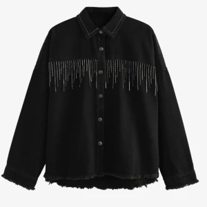 Fransjacka  - Använd ett fåtal gånger, köpt här på plick för ett års sen men är orginellt från zara🌸 Skriv för fler bilder !💃