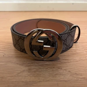 Gucci bälte beige - Säljer mitt Gucci bälte för att det inte kommer till användning.  Byten kan göras 