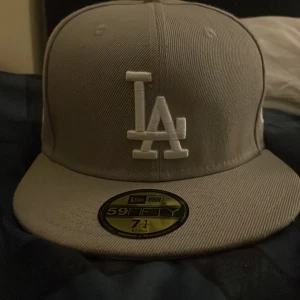 En keps som är grå - Väldigt bra keps