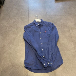 Morris skjorta  - Använd några gånger men är ändå i väldigt bra skick!