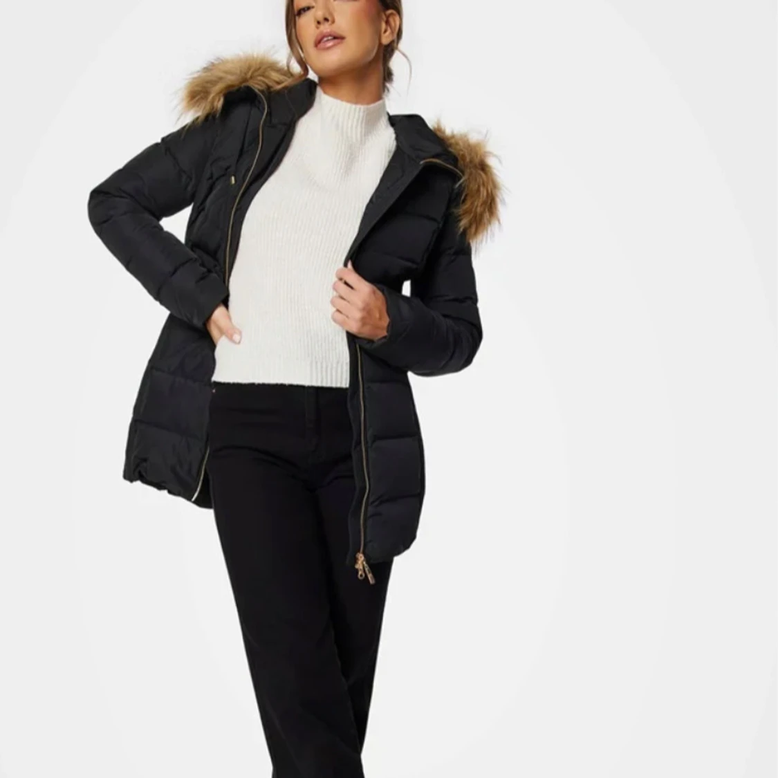 Svart dunjacka med päls - 92