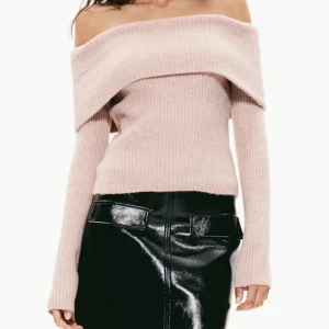  offshoulder tröja - offshoulder tröja som kommit till använding 2-3 gånger. I helt nytt skick och är jätte mysig💗(bomullsmaterial)