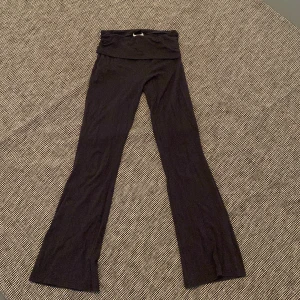 Leggings  - Fina leggings som är lite stora för mig, jätte sköna och andvänd ett fåtal gånger!