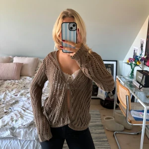 Virkad kofta🤎 - Virkad kofta i en superfin brun färg. 