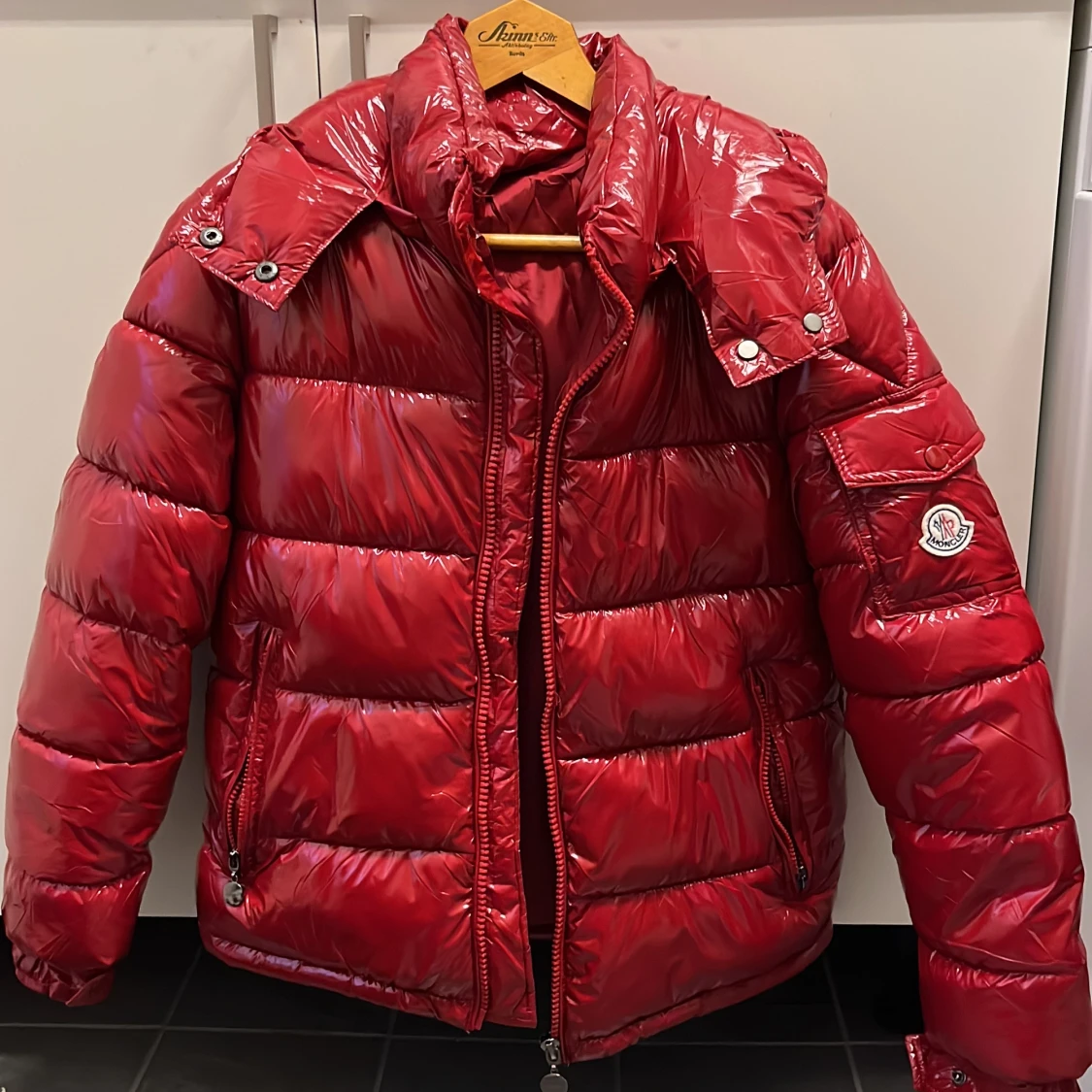 Röd Moncler Maya