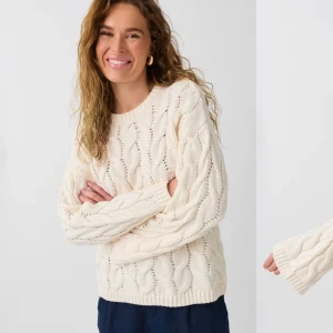 Stickad tröja - Populär kabelstickad tröja från Gina som är slutsåld, knappt använd!🤩💕