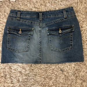 Lågmidjad jeanskjol - Bra skick! Står stl 40 men passar 36/38 oxå!