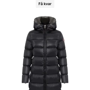 Colmar jacka - Jag säljer min colmar jacka då den inte kommer till användning. Har använt den några få gånger men ser ut som en helt ny. Inga hål eller andra märken i den. Pris kan diskuteras💗