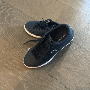 Lacoste - säljer mina populära skor som är använda men fint skck utan defekter alls. strl 36. Så fina❤️
