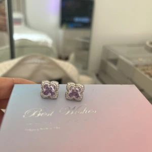 Örhängen äkta silver - Örhängen med amestistfärgade stenar (zirkon) jättefina i sterlingsilver