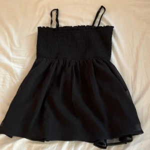 Gullig svart topp - Säljer denna topp😙