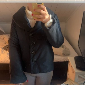 Jacka - Sjukt söt, lite för liten i armarna på mig