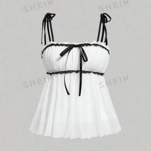 Vit spets linne från SHEIN - Helt oanvänd  Knytbara axlar  Svarta detaljer  Storlek L men passar som M eventuellt S om din storlek varierar mellan S/M  