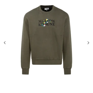 Maison Kitsune tröja - Söker maison kitsune tröja i XS färg spelar ingen roll. Pris kan diskuteras. 