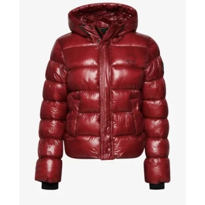 Röd vinterjacka  - Supersnygg röd vinterjacka, knappt använd!! 