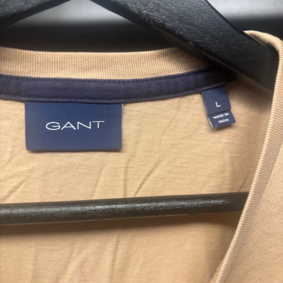 Beige t-shirt från GANT - 1