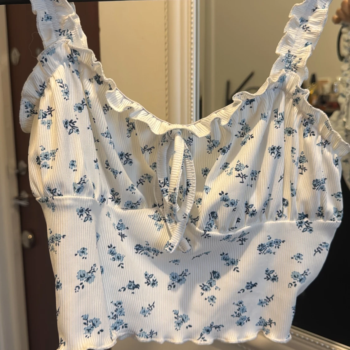 Blommig vit och blå linnetopp - 2