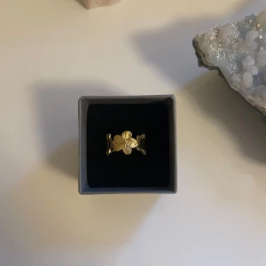 Elsa ring  - 55kr/st, justerbara, gjorda i rostfritt stål vilket innebär att de inte färgar av sig eller tappar färg💞 Beställ via Plick eller Bernberg.quickbutik.se🤗