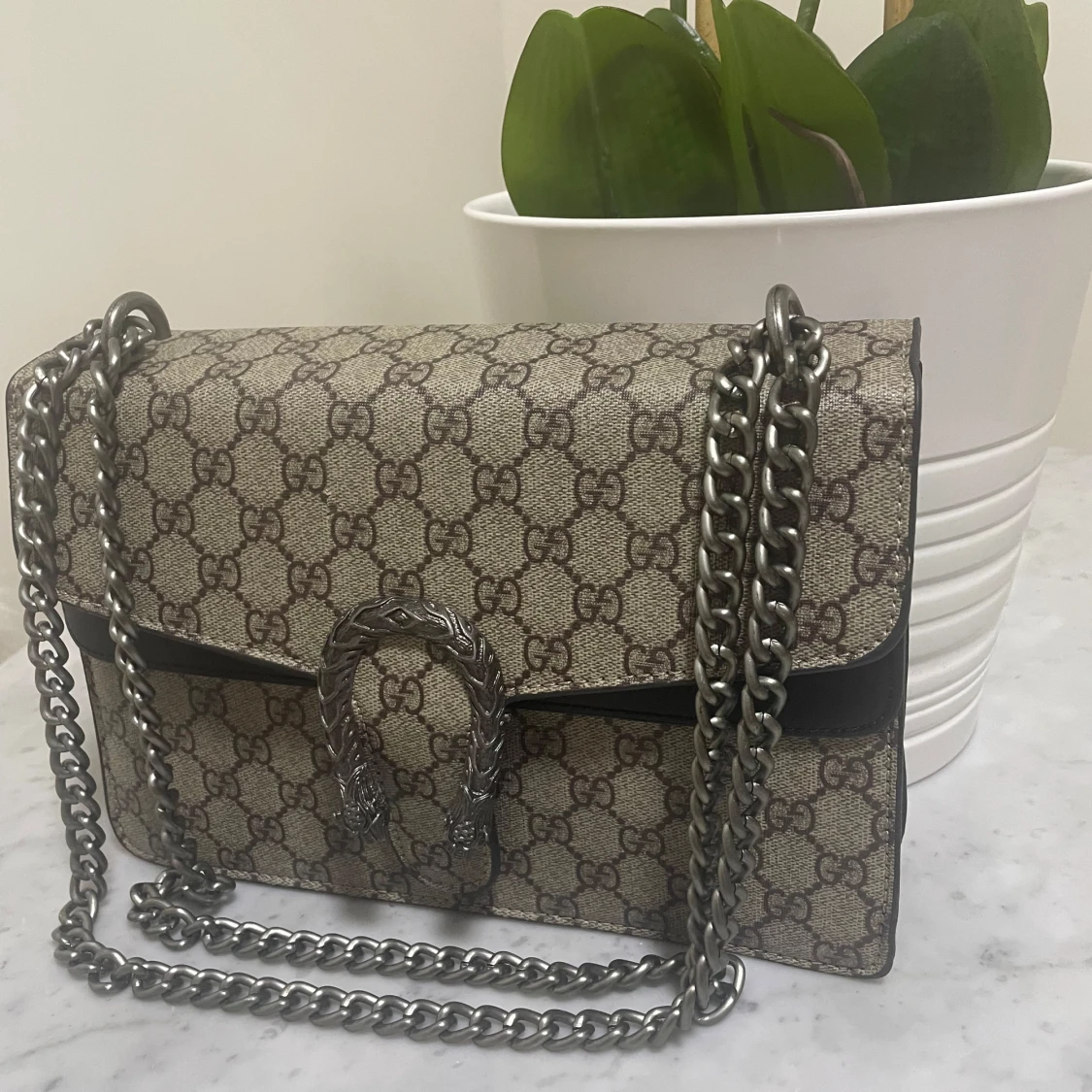 Beige axelväska från Gucci