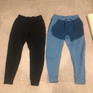 Tech fleece byxor - Säljer mina tech fleece byxor den svara ha ett litet hål som inte gå igenom båda för 400 eller en för 250 