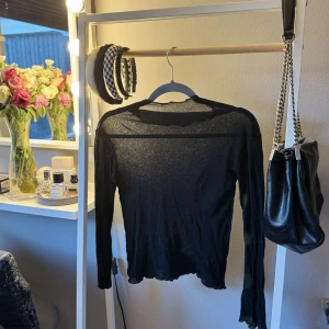 Topp från Zara - Jätte fin och påminner väldigt mycket om Intimissimi topparna💕